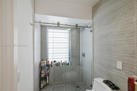House in North Miami Beach, Florida 4 bedrooms, 312.24 sq.m. № 2173409 - photo 16