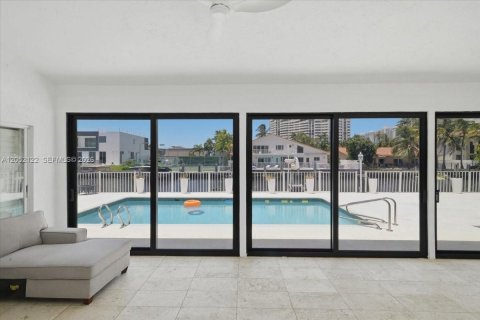 House in North Miami Beach, Florida 4 bedrooms, 312.24 sq.m. № 2173409 - photo 20