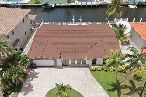 House in North Miami Beach, Florida 4 bedrooms, 312.24 sq.m. № 2173409 - photo 3