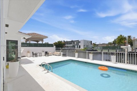 House in North Miami Beach, Florida 4 bedrooms, 312.24 sq.m. № 2173409 - photo 23