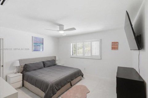 House in North Miami Beach, Florida 4 bedrooms, 312.24 sq.m. № 2173409 - photo 17