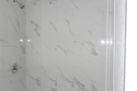 House in Miami, Florida 3 bedrooms № 2428466 - photo 13