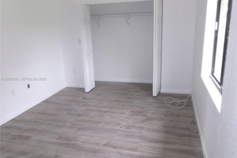 House in Miami, Florida 3 bedrooms № 2428466 - photo 6