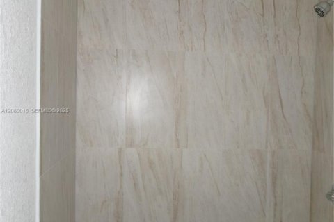 House in Miami, Florida 3 bedrooms № 2428466 - photo 9