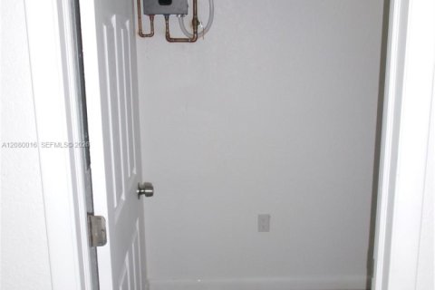House in Miami, Florida 3 bedrooms № 2428466 - photo 15