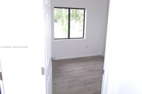 House in Miami, Florida 3 bedrooms № 2428466 - photo 5