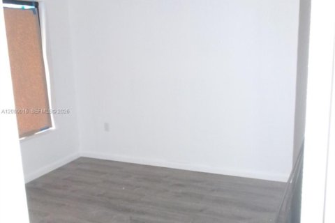 House in Miami, Florida 3 bedrooms № 2428466 - photo 8
