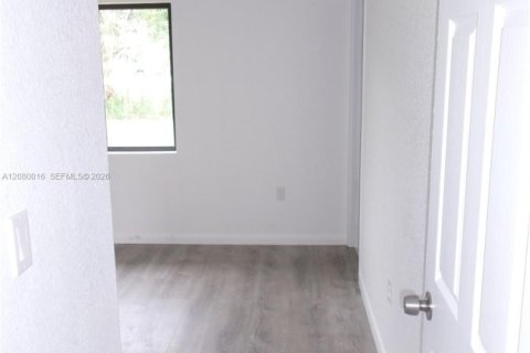 House in Miami, Florida 3 bedrooms № 2428466 - photo 10
