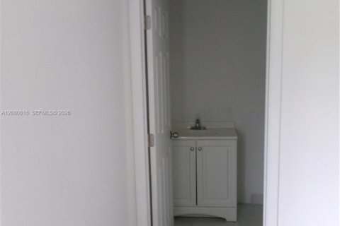 House in Miami, Florida 3 bedrooms № 2428466 - photo 12