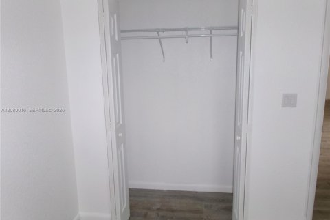 House in Miami, Florida 3 bedrooms № 2428466 - photo 7