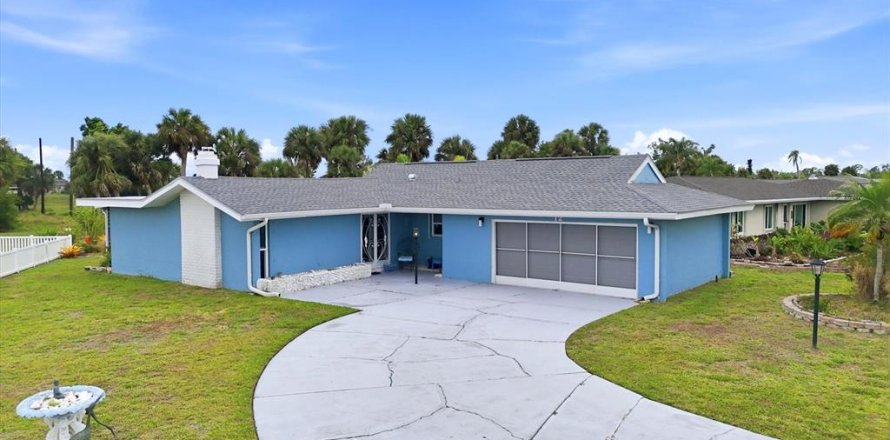 House in Rotonda, Florida 2 bedrooms, 148.27 sq.m. № 2121990