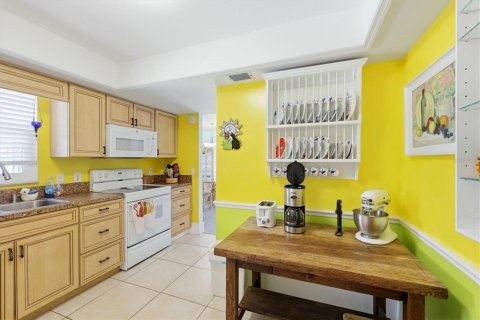 House in Rotonda, Florida 2 bedrooms, 148.27 sq.m. № 2121990 - photo 20