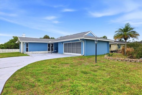 House in Rotonda, Florida 2 bedrooms, 148.27 sq.m. № 2121990 - photo 3