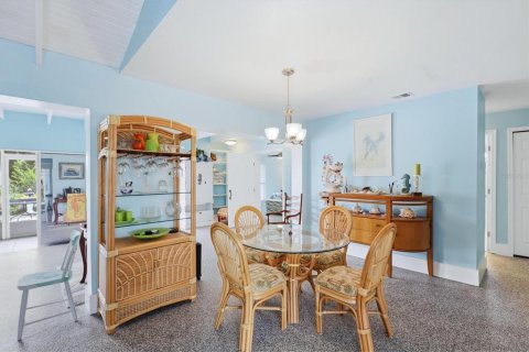 House in Rotonda, Florida 2 bedrooms, 148.27 sq.m. № 2121990 - photo 18