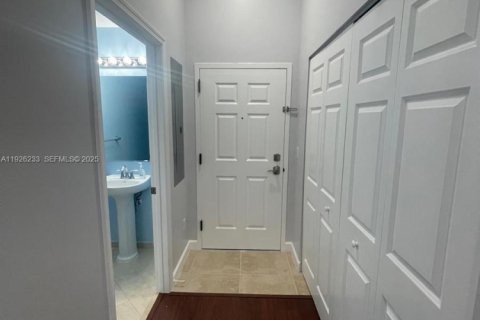 Condo in Miami, Florida, 1 bedroom № 1984539 - photo 6