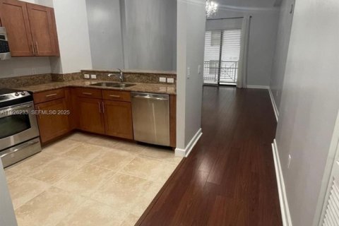 Condo in Miami, Florida, 1 bedroom № 1984539 - photo 4