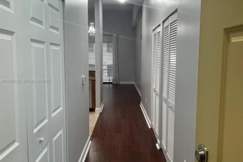 Condo in Miami, Florida, 1 bedroom № 1984539 - photo 7