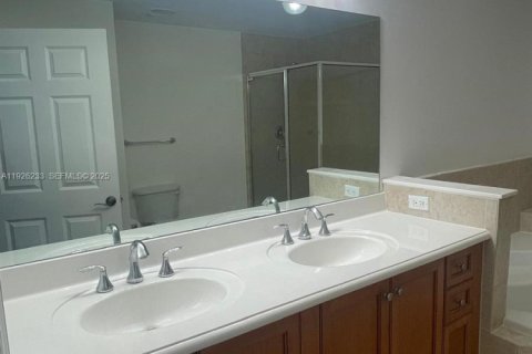 Condo in Miami, Florida, 1 bedroom № 1984539 - photo 30