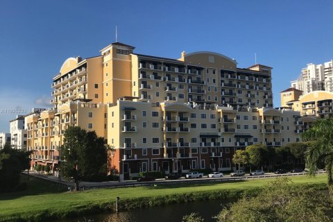 Condo in Miami, Florida, 1 bedroom № 1984539 - photo 1