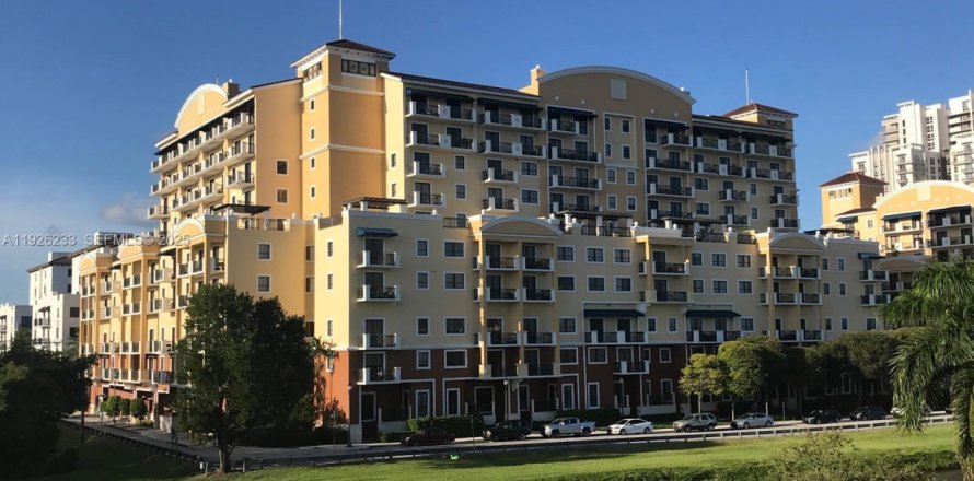 Condo in Miami, Florida, 1 bedroom № 1984539