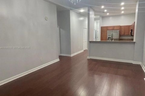 Condo in Miami, Florida, 1 bedroom № 1984539 - photo 5