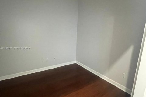 Condo in Miami, Florida, 1 bedroom № 1984539 - photo 13