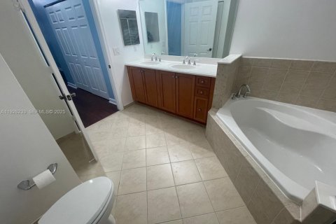 Condo in Miami, Florida, 1 bedroom № 1984539 - photo 27