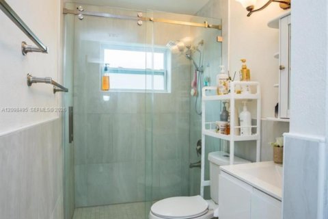 Купить виллу или дом в Майами-Гарденс, Флорида 3 спальни, 111.95м2, № 2394813 - фото 15