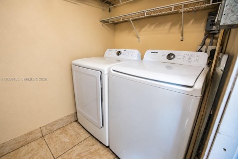 Купить виллу или дом в Майами-Гарденс, Флорида 3 спальни, 111.95м2, № 2394813 - фото 25