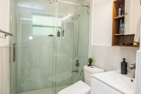 Купить виллу или дом в Майами-Гарденс, Флорида 3 спальни, 111.95м2, № 2394813 - фото 19