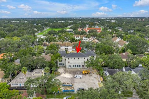 Adosado en venta en Tampa, Florida, 4 dormitorios, 279.73 m2 № 1815334 - foto 8