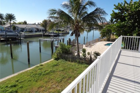 Immobilier commercial à vendre à Madeira Beach, Floride: 7 chambres, 183.95 m2 № 2134887 - photo 25