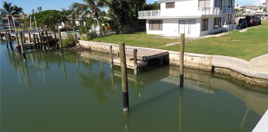 Immobilier commercial à Madeira Beach, Floride 7 chambres, 183.95 m2 № 2134887