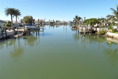 Immobilier commercial à vendre à Madeira Beach, Floride: 7 chambres, 183.95 m2 № 2134887 - photo 5