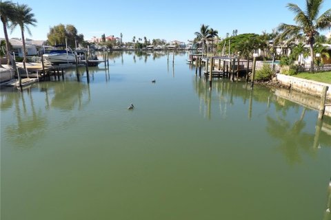Immobilier commercial à vendre à Madeira Beach, Floride: 7 chambres, 183.95 m2 № 2134887 - photo 2