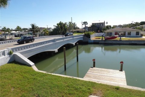 Immobilier commercial à vendre à Madeira Beach, Floride: 7 chambres, 183.95 m2 № 2134887 - photo 26