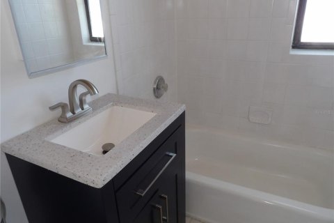 Immobilier commercial à vendre à Madeira Beach, Floride: 7 chambres, 183.95 m2 № 2134887 - photo 19