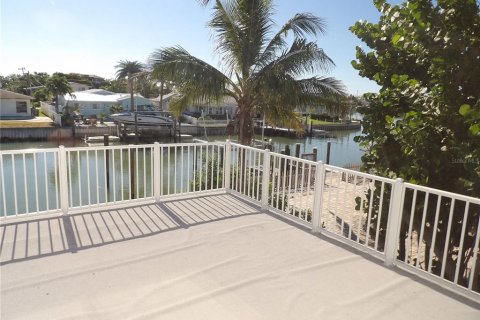 Immobilier commercial à vendre à Madeira Beach, Floride: 7 chambres, 183.95 m2 № 2134887 - photo 21