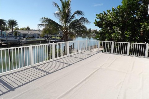 Immobilier commercial à vendre à Madeira Beach, Floride: 7 chambres, 183.95 m2 № 2134887 - photo 23