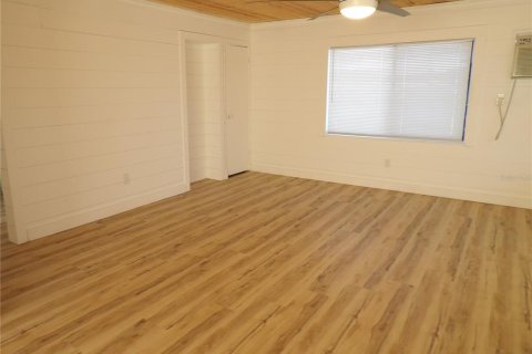 Immobilier commercial à vendre à Madeira Beach, Floride: 7 chambres, 183.95 m2 № 2134887 - photo 17