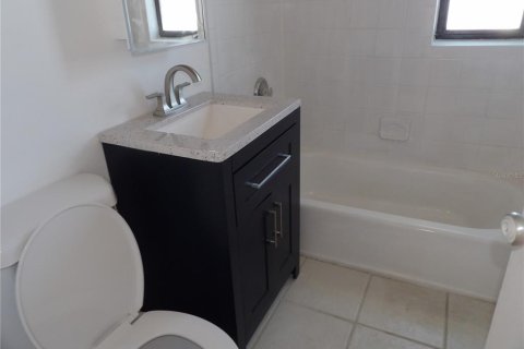 Immobilier commercial à vendre à Madeira Beach, Floride: 7 chambres, 183.95 m2 № 2134887 - photo 18