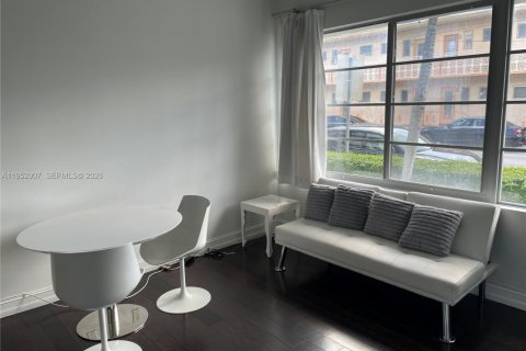 Copropriété à louer à Miami Beach, Floride: 1 chambre, 43.66 m2 № 2009335 - photo 2