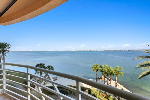 Condominio en venta en Saint Petersburg, Florida, 3 dormitorios, 170.29 m2 № 1911144 - foto 2