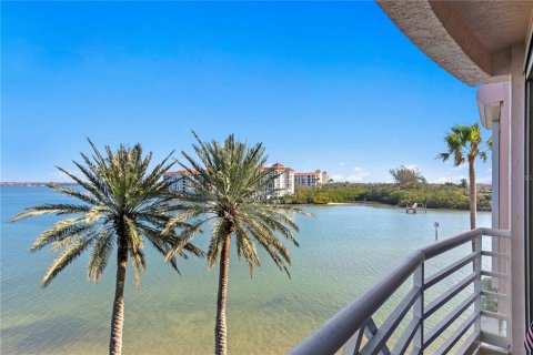 Condominio en venta en Saint Petersburg, Florida, 3 dormitorios, 170.29 m2 № 1911144 - foto 29