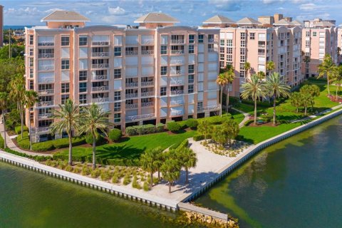 Condominio en venta en Saint Petersburg, Florida, 3 dormitorios, 170.29 m2 № 1911144 - foto 1