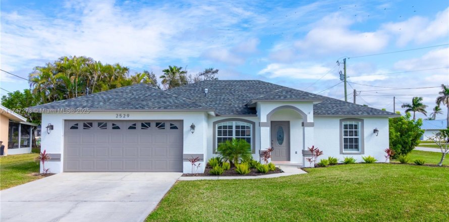 Villa ou maison à Cape Coral, Floride 4 chambres, 164.99 m2 № 1704241