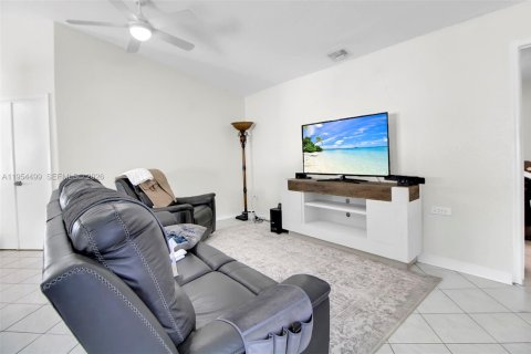 House in Miami Lakes, Florida 3 bedrooms, 138.05 sq.m. № 2009785 - photo 10