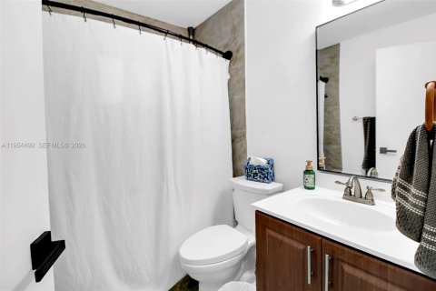 House in Miami Lakes, Florida 3 bedrooms, 138.05 sq.m. № 2009785 - photo 16