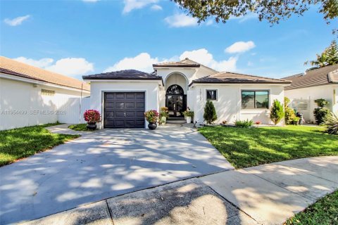 House in Miami Lakes, Florida 3 bedrooms, 138.05 sq.m. № 2009785 - photo 5