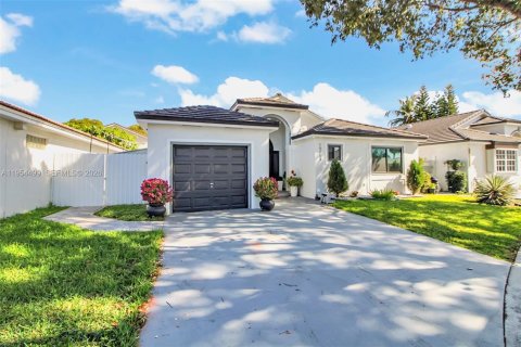 House in Miami Lakes, Florida 3 bedrooms, 138.05 sq.m. № 2009785 - photo 7